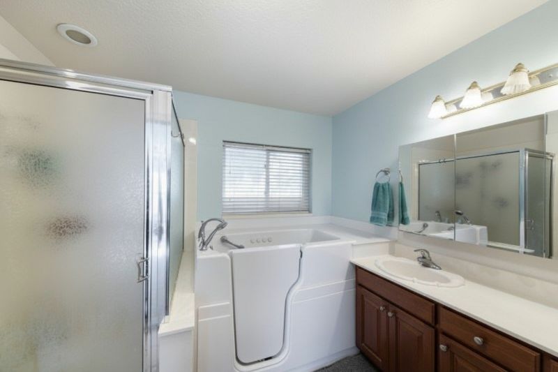 Walk In Tub Service detail